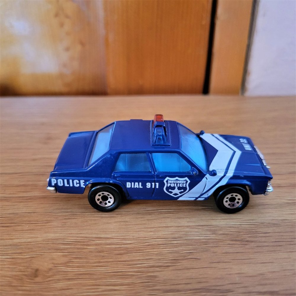 1987 Matchbox Ford LTD Police Car - Picture 2 of 6